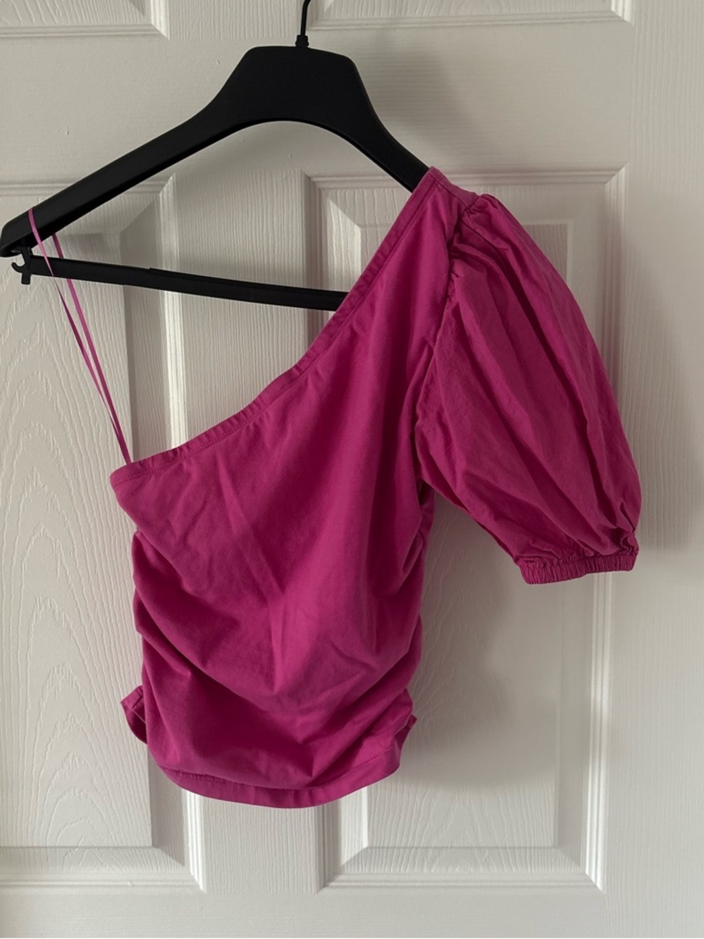 French Connection One-Shoulder Puff Sleeve Camisole in Fuchsia Size 2